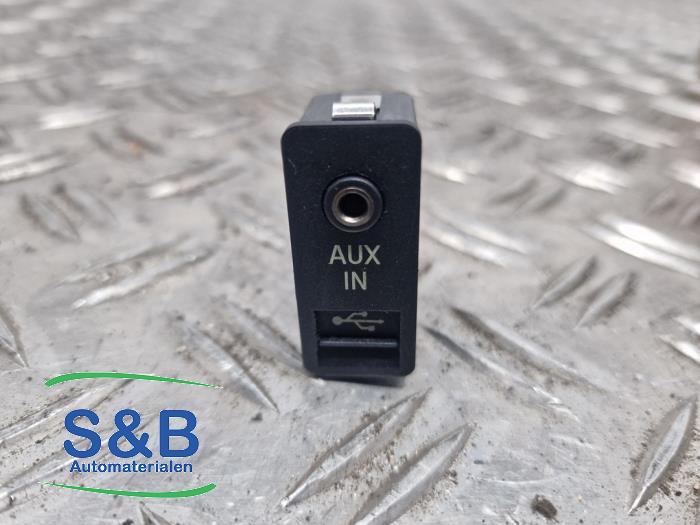 Gebrauchte Multimedia Anschluss Mini Mini Cooper S (R53) 1.6 16V Preis € 15,00 Margenregelung angeboten von Schaap & Bron