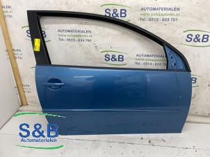 Używane Drzwi prawe wersja 2-drzwiowa Volkswagen Golf V (1K1) 1.6 FSI 16V Cena € 100,00 Procedura marży oferowane przez Schaap & Bron