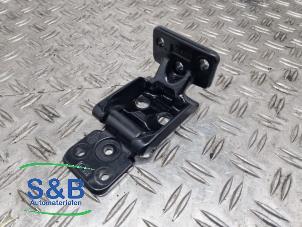 Used Rear door hinge, left Volkswagen Crafter 2.5 TDI 30/32/35 Price € 40,00 Margin scheme offered by Schaap & Bron