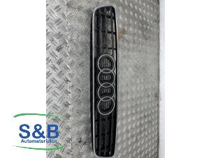 Used Grille Audi A3 (8L1) 1.6 Price € 35,00 Margin scheme offered by Schaap & Bron