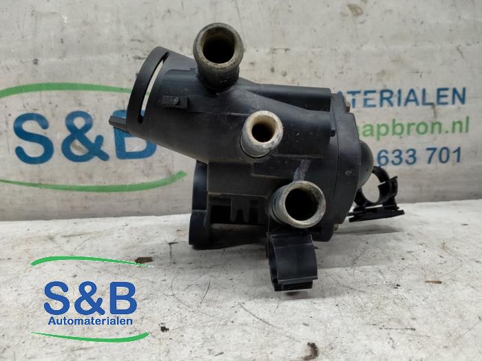 Thermostat housing from a Seat Ibiza III (6L1) 1.4 16V 75 2004
