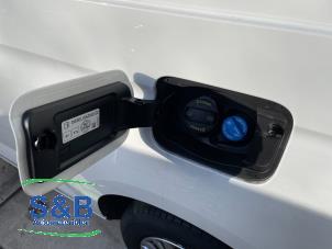 Usados Tapa de depósito Volkswagen Caddy Cargo V (SBA/SBH) 2.0 TDI BlueMotionTechnology Precio € 65,00 Norma de margen ofrecido por Schaap & Bron