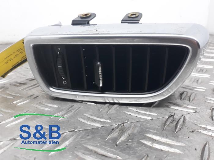 Dashboard vent from a Porsche Cayenne II (92A) 4.2 S Diesel V8 32V 2013