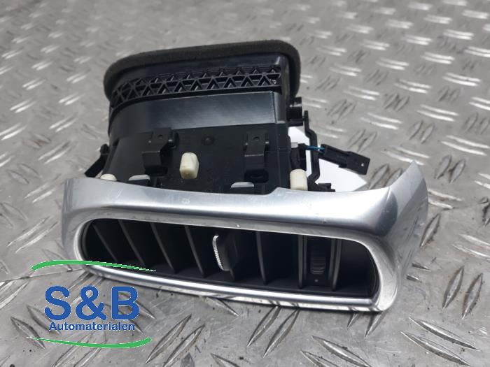 Dashboard vent from a Porsche Cayenne II (92A) 4.2 S Diesel V8 32V 2013
