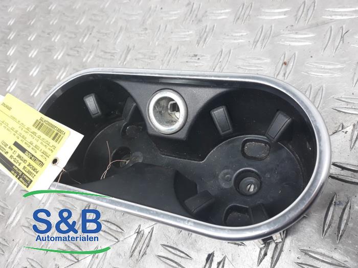 Gebrauchte Getränkehalter Porsche Cayenne II (92A) 4.2 S Diesel V8 32V Preis € 25,00 Margenregelung angeboten von Schaap & Bron
