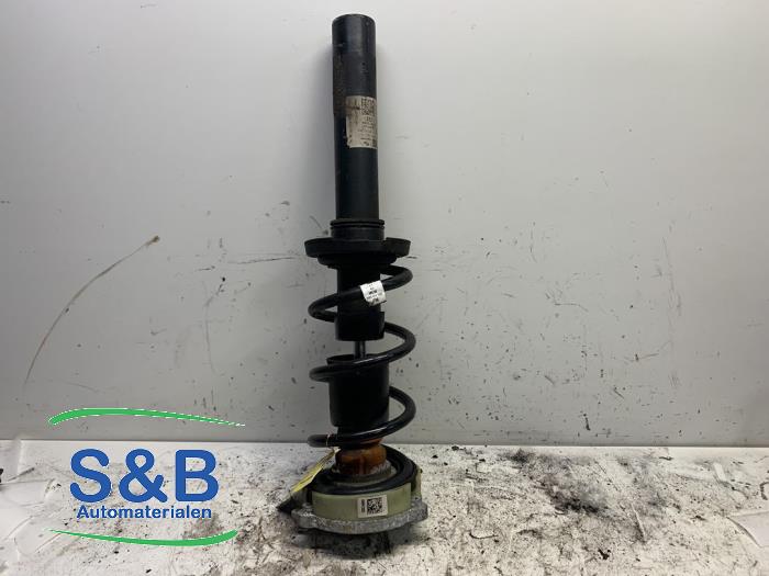 Fronts shock absorber, left from a Audi A4 (B9) 1.4 TFSI 16V 2016