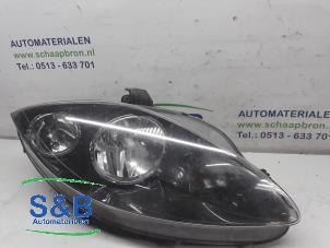 Used Headlight, right Seat Leon (1P1) 2.0 FSI 16V Price € 60,00 Margin scheme offered by Schaap & Bron