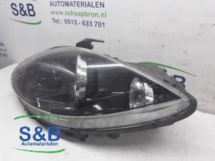 Used Headlight, left Seat Leon (1P1) 2.0 FSI 16V Price € 70,00 Margin scheme offered by Schaap & Bron