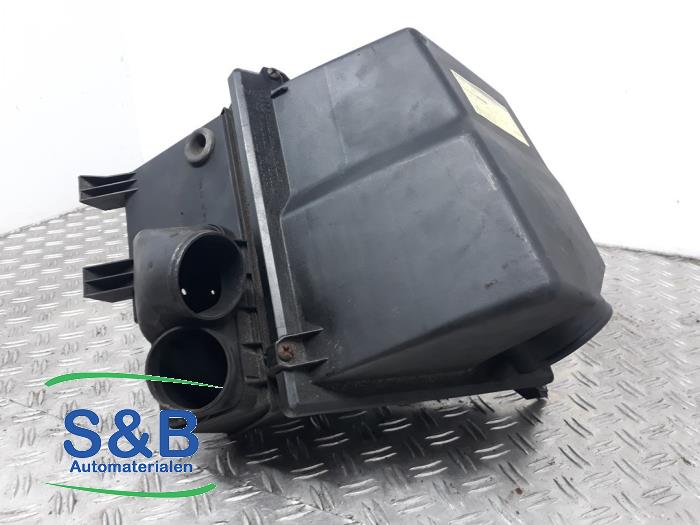 Air box from a Audi A8 (D2) 2.8 V6 30V 1999