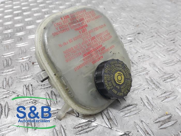Brake fluid reservoir