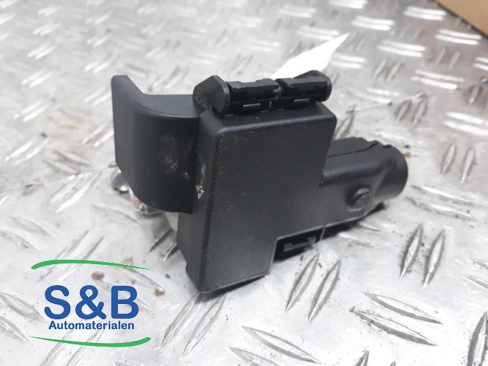 Fuse box Volkswagen Caddy IV 2.0 TDI 75 5WA937548A