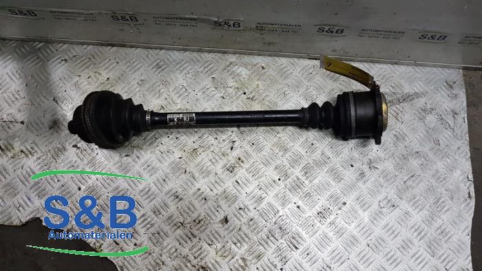 Front drive shaft, left from a Audi A4 Cabrio (B7) 2.5 TDI 24V 2005