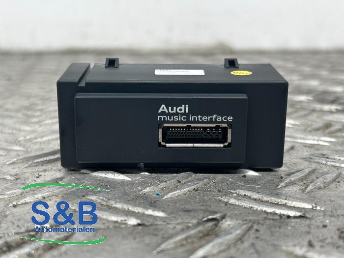 Gebrauchte Multimedia Anschluss Audi A3 (8V1/8VK) 1.4 TFSI 16V Preis € 19,99 Margenregelung angeboten von Schaap & Bron