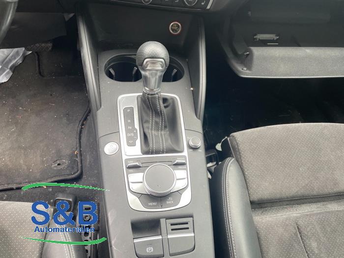 Konsole srodkowe z Audi A3 Sportback (8VA/8VF) 1.4 TFSI 16V e-tron 2015