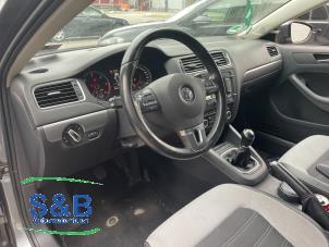 Używane Airbag set + dashboard Volkswagen Jetta IV (162/16A) 1.6 TDI 16V Cena € 750,00 Procedura marży oferowane przez Schaap & Bron
