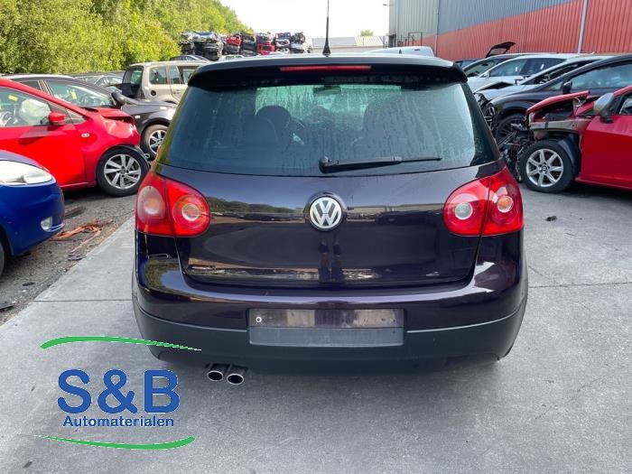 Parachoques trasero de un Volkswagen Golf V (1K1) 2.0 GTI 16V 2005