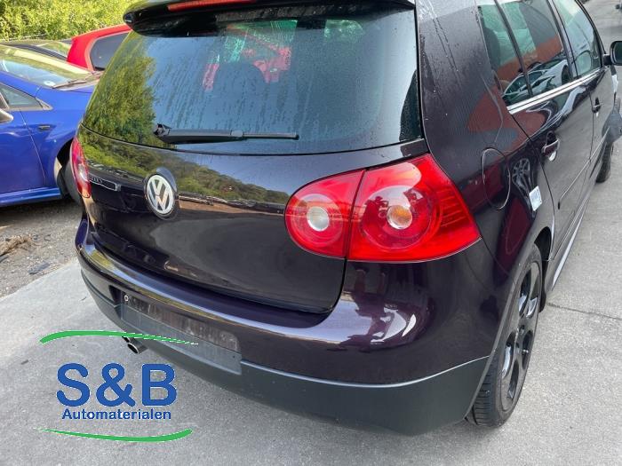 Parachoques trasero de un Volkswagen Golf V (1K1) 2.0 GTI 16V 2005