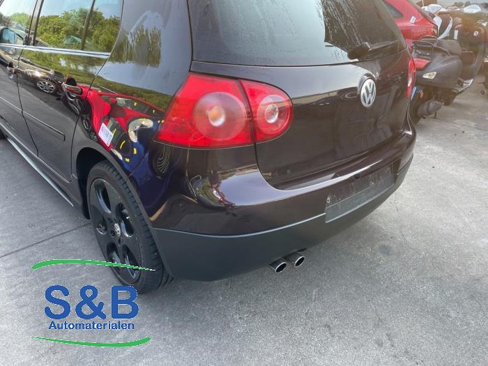 Parachoques trasero de un Volkswagen Golf V (1K1) 2.0 GTI 16V 2005