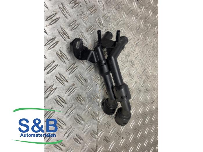Water pipe from a Audi A4 (B8) 2.0 TDI 16V 2014