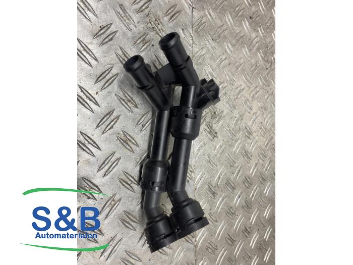 Water pipe from a Audi A4 (B8) 2.0 TDI 16V 2014
