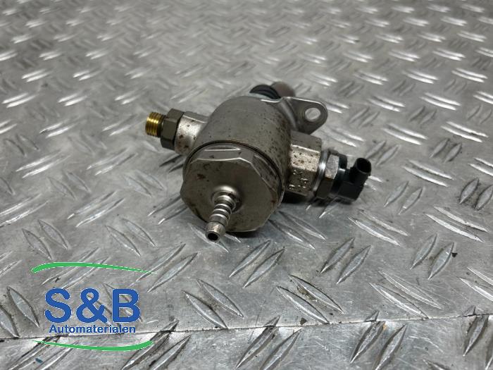 Mechanical fuel pump from a Volkswagen Scirocco (137/13AD) 2.0 TSI 16V 2010