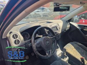 Usados Airbag set + dashboard Volkswagen Tiguan (5N1/2) 2.0 TDI 16V Precio € 800,00 Norma de margen ofrecido por Schaap & Bron