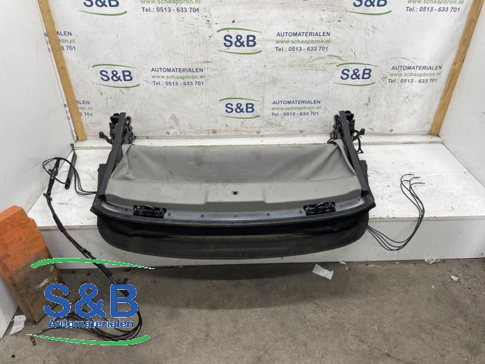 Używane Miekki dach cabrio Audi A4 Cabrio (B7) 2.5 TDI 24V Cena € 450,00 Procedura marży oferowane przez Schaap & Bron