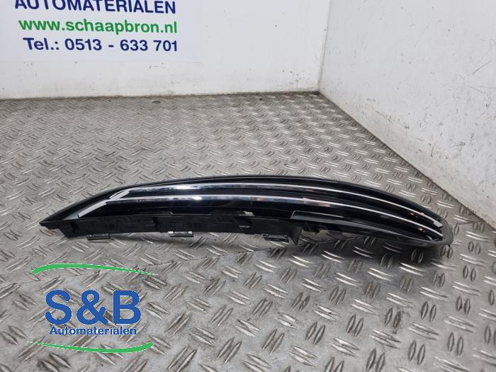 Nowe Grill Audi A8 (D4) 3.0 TDI V6 24V Quattro Cena € 66,55 Z VAT oferowane przez Schaap & Bron