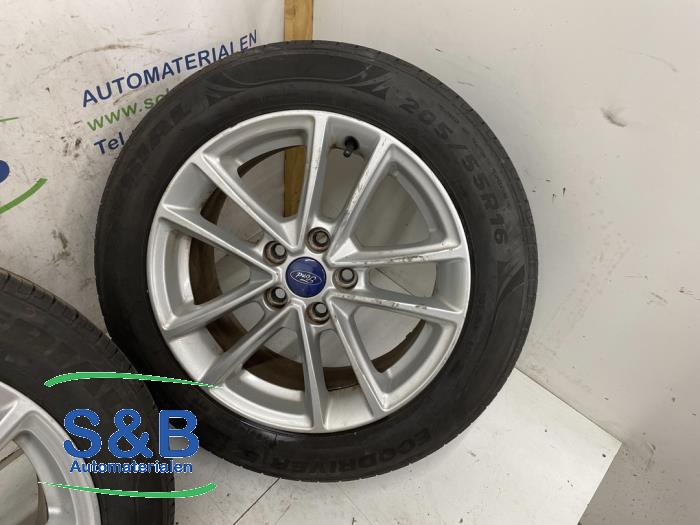 Sport rims set + tires from a Ford Focus 2 1.6 16V 2010