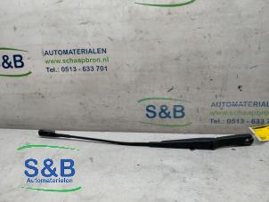 Usagé Bras essuie-glace avant Volkswagen Multivan T5 (7E/7HC/7HF/7HM) 1.9 TDi Prix € 20,00 Règlement à la marge proposé par Schaap & Bron