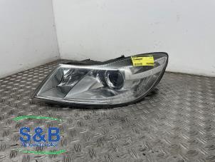 Used Headlight, left Skoda Octavia (1Z3) 1.6 MPI Price € 115,00 Margin scheme offered by Schaap & Bron