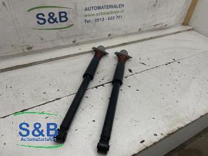 Used Shock absorber kit Volkswagen Bora (1J2) 1.6 16V Price € 50,00 Margin scheme offered by Schaap & Bron
