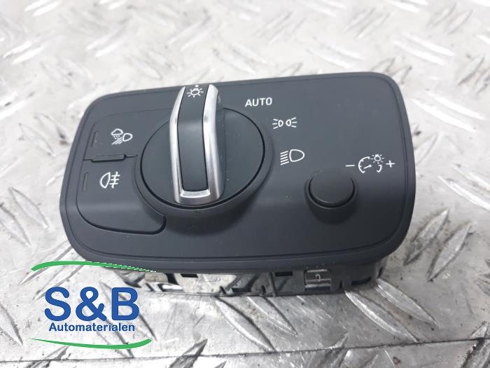 Usados Interruptor de luz Audi A3 Limousine (8VS/8VM) 2.0 TDI 16V Quattro Precio € 28,00 Norma de margen ofrecido por Schaap & Bron