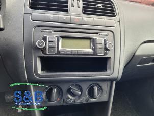 Used Radio Volkswagen Polo V (6R) 1.2 12V BlueMotion Technology Price € 45,00 Margin scheme offered by Schaap & Bron