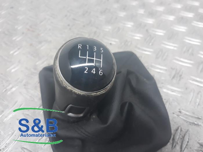 Gear stick knob from a Volkswagen Tiguan (5N1/2) 1.4 TSI 16V 4Motion 2012