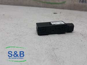 Usados Conexión AUX-USB Skoda Octavia (5EAA) 1.6 TDI Greenline 16V Precio € 10,00 Norma de margen ofrecido por Schaap & Bron