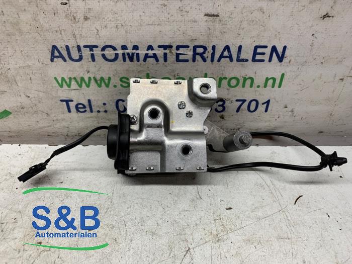 Używane Blokada dachu cabrio Audi A4 Cabrio (B7) 2.5 TDI 24V Cena € 34,00 Procedura marży oferowane przez Schaap & Bron