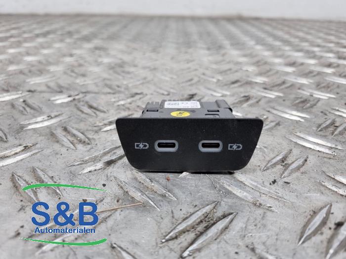 Używane Wtyczka USB Volkswagen ID.3 (E11/E12) Pro 58/59 kWh Cena € 20,00 Procedura marży oferowane przez Schaap & Bron