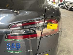 Używane Tylne swiatlo pozycyjne prawe Tesla Model S 70 Cena € 300,00 Procedura marży oferowane przez Schaap & Bron