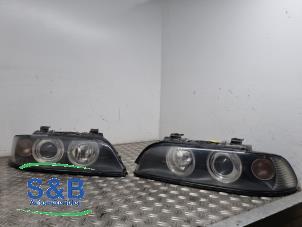 Usagé Kit phares gauche + droite BMW 5 serie Touring (E39) 525i 24V Prix € 200,00 Règlement à la marge proposé par Schaap & Bron
