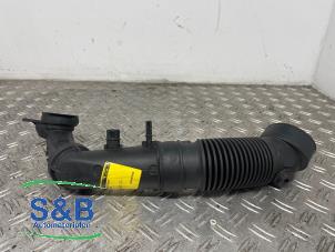 Used Air intake hose Citroen C4 Cactus (0B/0P) 1.2 PureTech 110 12V Price € 20,00 Margin scheme offered by Schaap & Bron