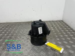 Usagé Ventilateur chauffage Citroen C4 Cactus (0B/0P) 1.2 PureTech 110 12V Prix € 25,00 Règlement à la marge proposé par Schaap & Bron