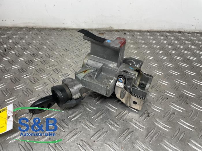 Używane Przelacznik stacyjki BMW Mini (R50/53) 1.6 16V Cooper Cena € 50,00 Procedura marży oferowane przez Schaap & Bron