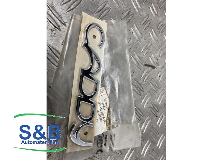Emblem from a Volkswagen Caddy II Combi (9K9B) 1.9 TDI 2001
