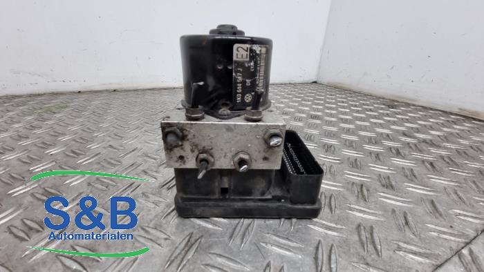 Begagnade ABS-pump Volkswagen Golf V (1K1) 2.0 TFSI GTI 16V Pris € 100,00 Marginaltabell erbjuds av Schaap & Bron
