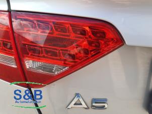 Używane Tylne swiatlo pozycyjne lewe Audi A5 Sportback (8TA) 2.0 TFSI 16V Cena € 43,00 Procedura marży oferowane przez Schaap & Bron