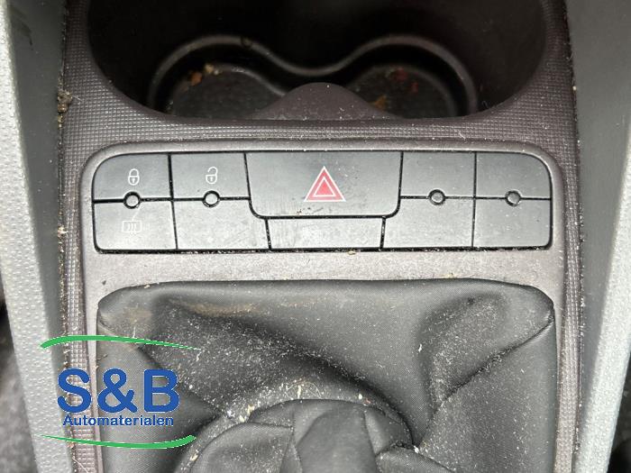 Commutateur verrouillage central des portes d'un Seat Ibiza IV (6J5) 1.2 12V 2010
