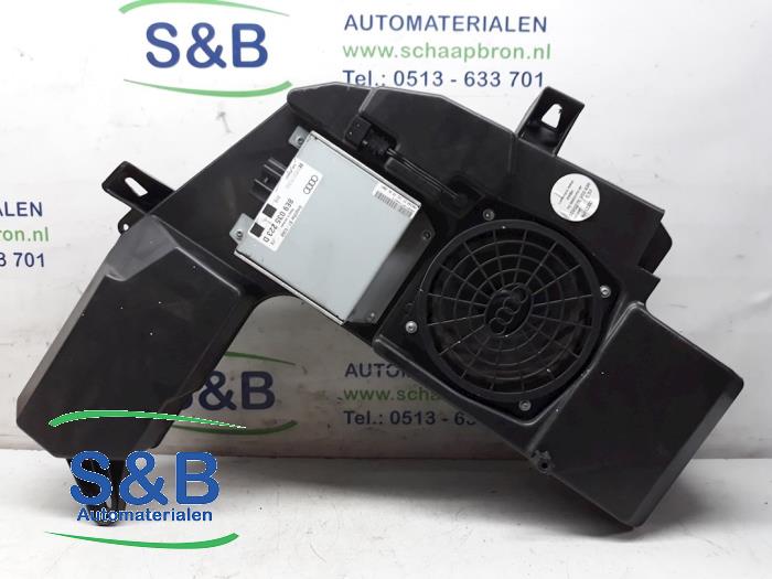 Używane Subwoofer Audi A4 Avant (B7) 2.0 TDI 16V Cena € 50,00 Procedura marży oferowane przez Schaap & Bron