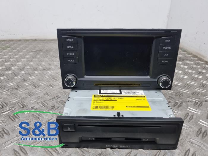 Navigation system (miscellaneous) from a Seat Leon (5FB) 1.8 TSI Ecomotive 16V 2013