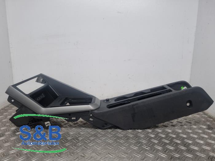 Middle console from a Volkswagen Polo VI (AW1) 1.0 TSI 12V 2018